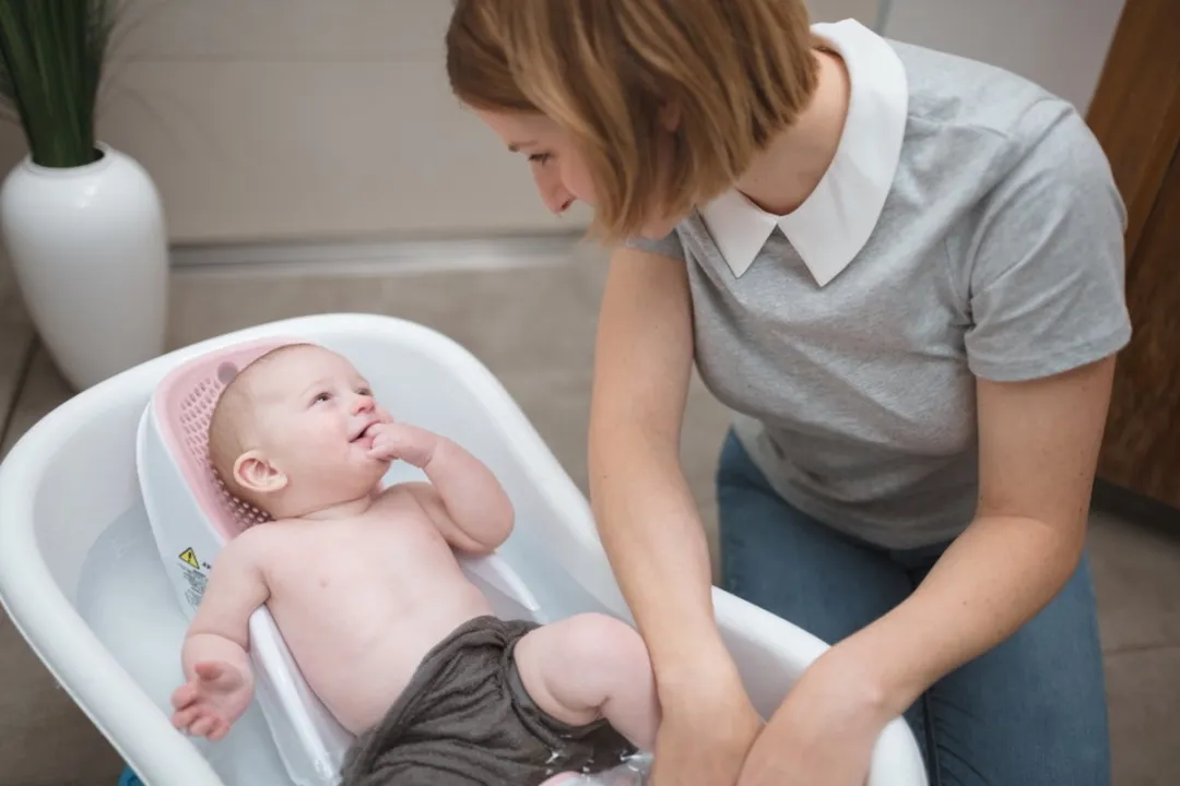 Angelcare Badsteun Fit Prematuur - Roze