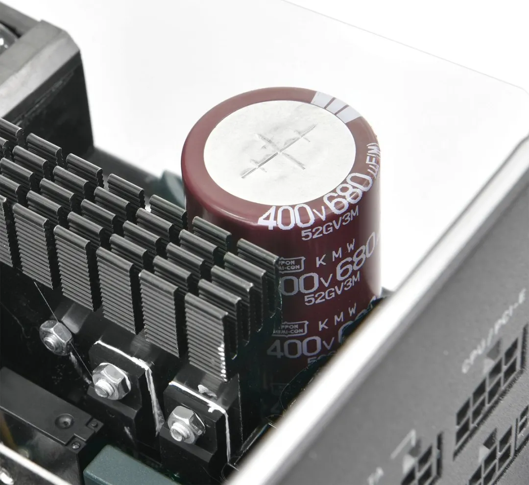 Thermaltake Toughpower PT PS-TPP-0850FNFAPE-1 Voeding 850W - Zwart