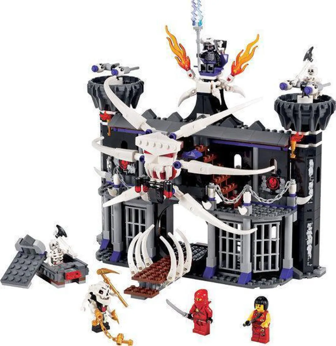 LEGO Ninjago Spinner Duistere Fort Garmadon 2505 - 518 Stukken