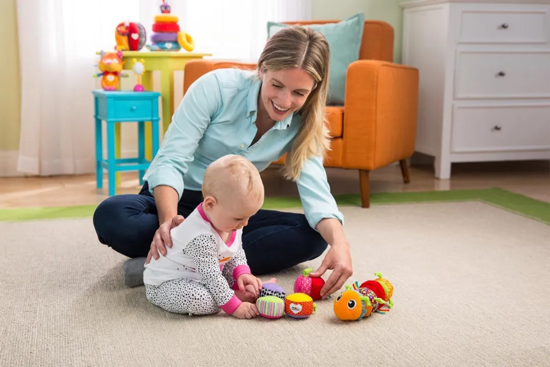 Lamaze Regenboog Ontdekrupsje - Multicolor