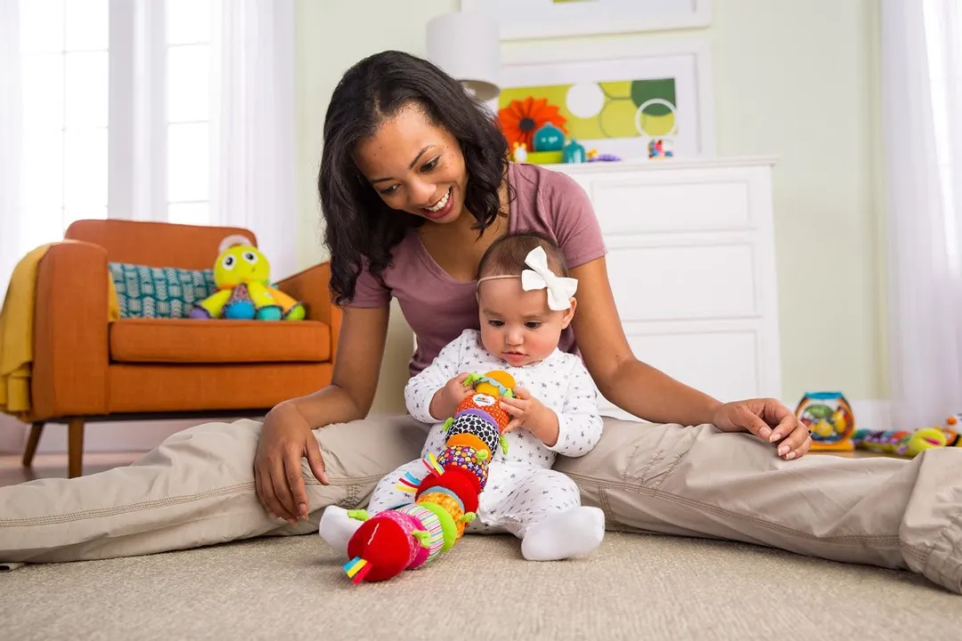 Lamaze Regenboog Ontdekrupsje - Multicolor