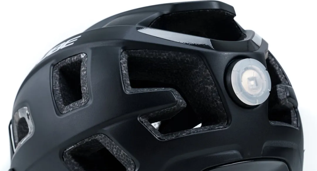 Cube Quest Fietshelm - 15 Ventilatiegaten - LED - 52-57cm - Matt Zwart