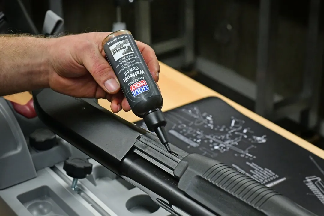 Liqui Moly Guntec Wapenolie 100ml - Lichtbruin - afbeelding 3 van 6