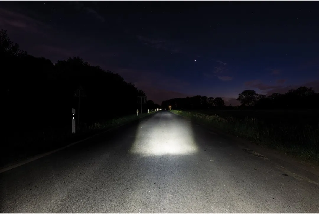 AXA Dwn Front 30 Lux Fietslamp - USB Oplaadbaar - Zwart