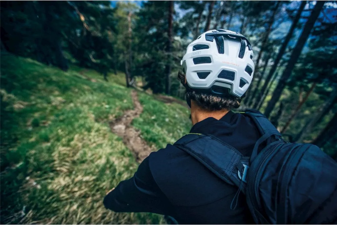 ABUS Moventor 2.0 MTB Helm - M - Shiny White