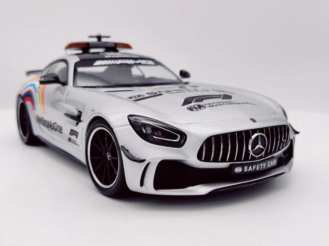 Formule 1 Mercedes-AMG GT-R Safety Car 2020 - 1:18 - Silver - afbeelding 6 van 6