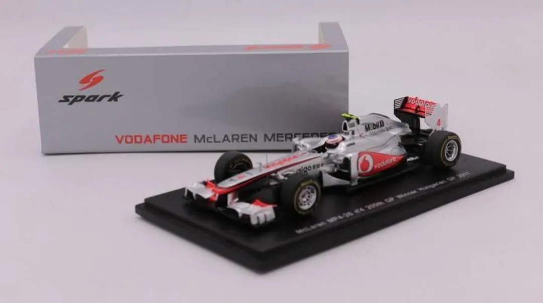 Formule 1 McLaren MP4-26 #4 200th GP Winner Spark - Multicolor
