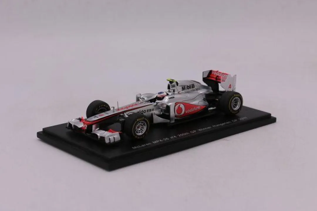 Formule 1 McLaren MP4-26 #4 200th GP Winner Spark