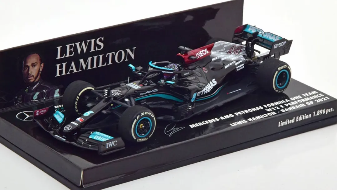 Formule 1 Mercedes-AMG Petronas F1 Team W12 E Performance #44 - 1:43 - Minichamps Zwart/Zilver