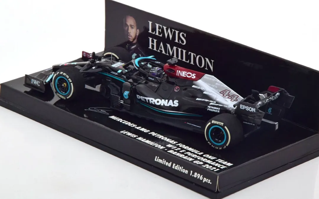 Formule 1 Mercedes-AMG Petronas F1 Team W12 E Performance #44 - 1:43 - Minichamps Zwart/Zilver
