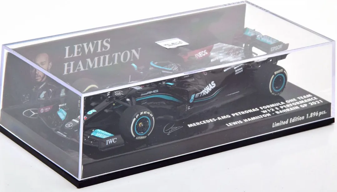 Formule 1 Mercedes-AMG Petronas F1 Team W12 E Performance #44 - 1:43 - Minichamps Zwart/Zilver