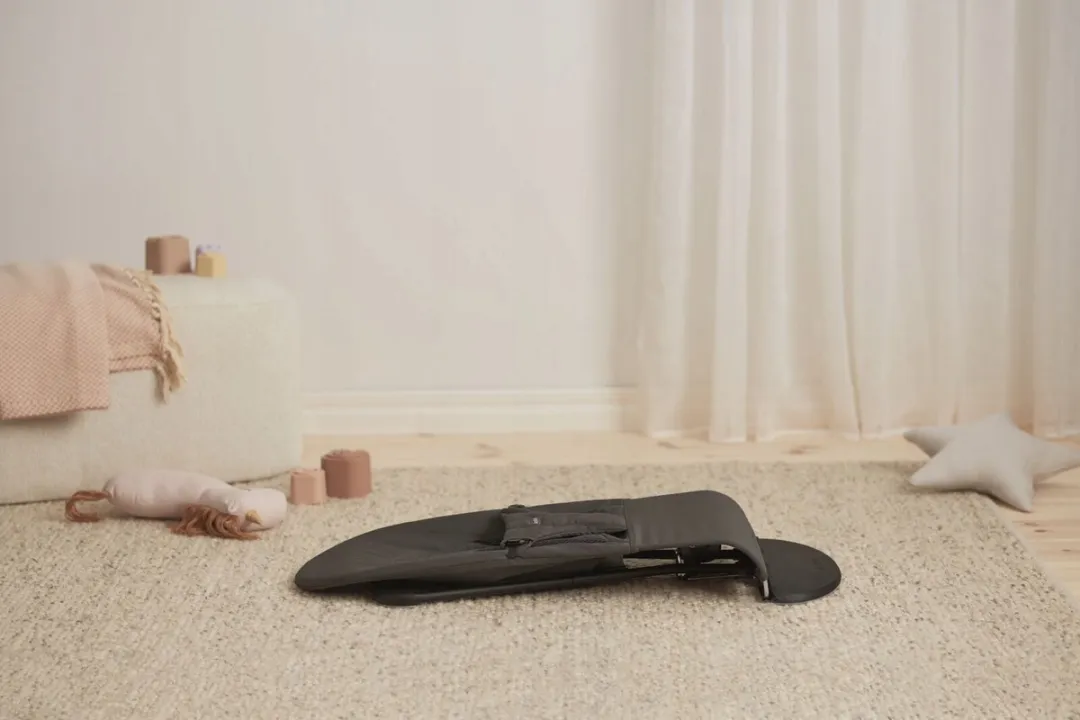 BabyBjörn Wipstoel Balance Soft Donkergrijs