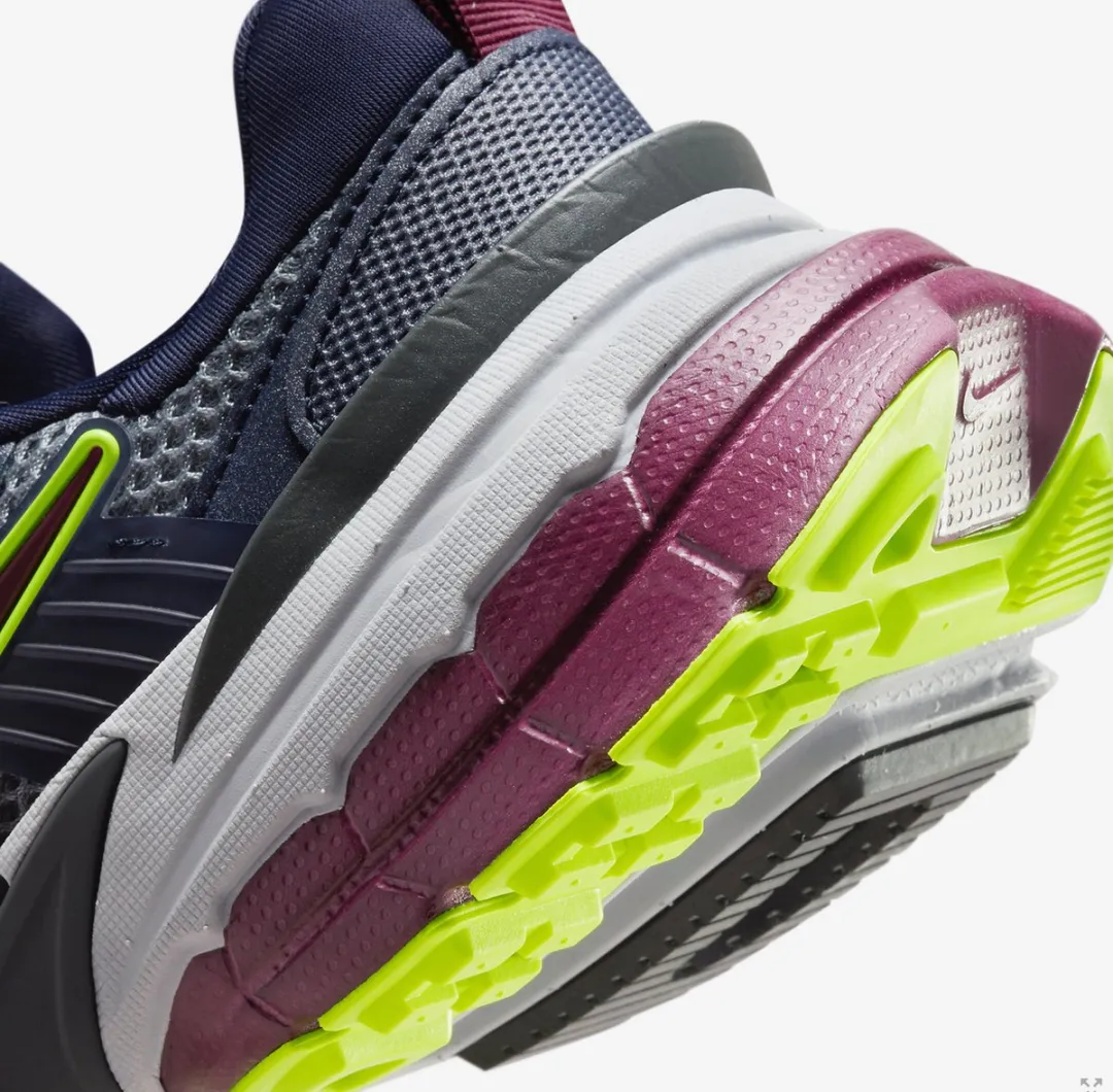 Nike V2K RUN NH FD6602-400 Hardloopschoenen - Maat 44