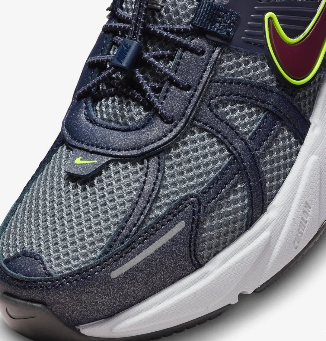 Nike V2K RUN NH FD6602-400 Hardloopschoenen - Maat 44