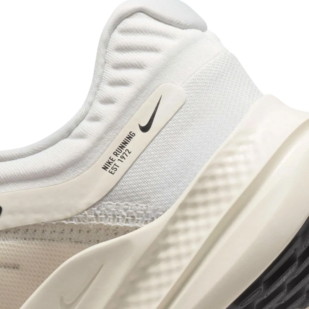 Nike Quest 5 Hardloopschoenen DD9291-104 - 40.5 - Lichtgeel/Zwart/Wit