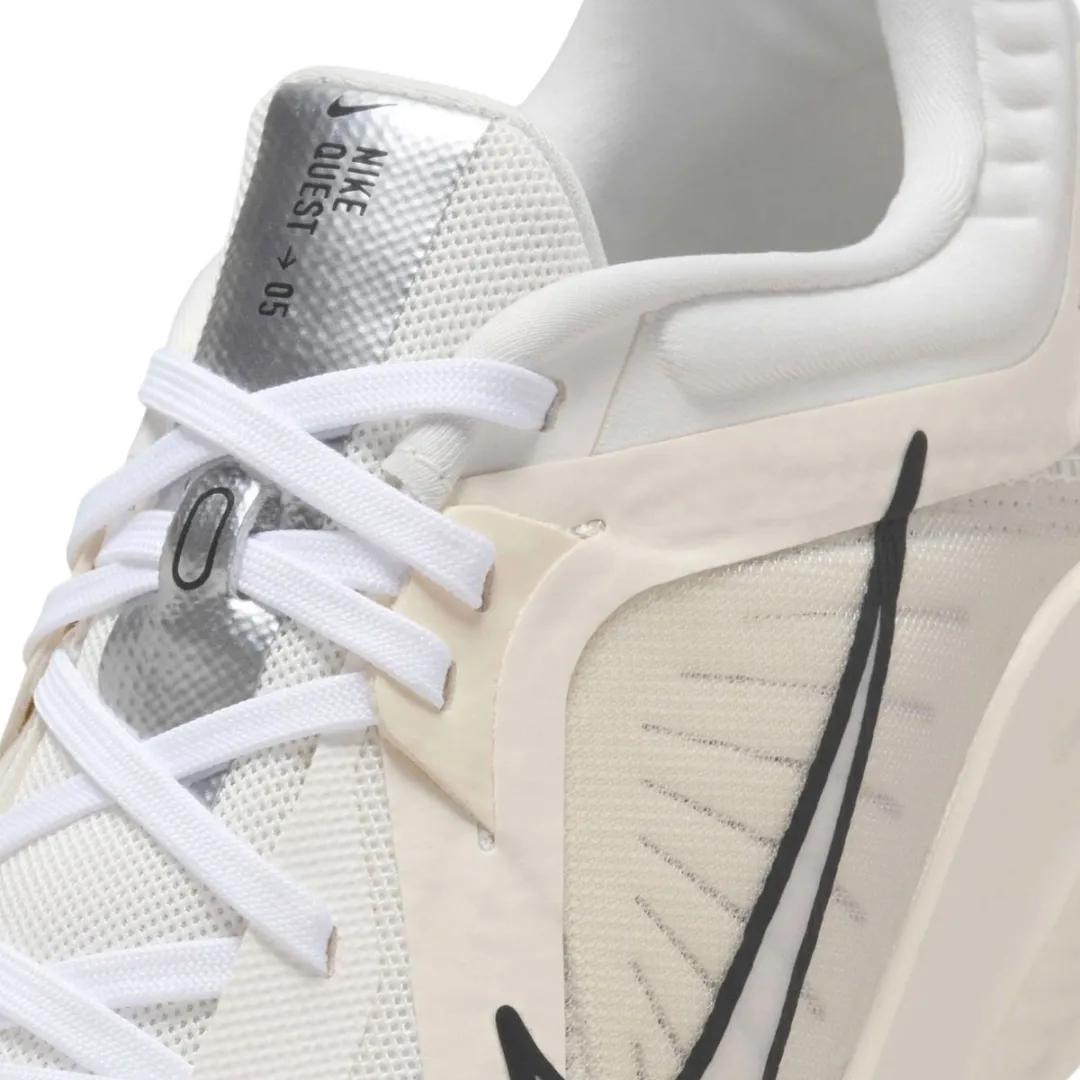 Nike Quest 5 Hardloopschoenen DD9291-104 - 40.5 - Lichtgeel/Zwart/Wit
