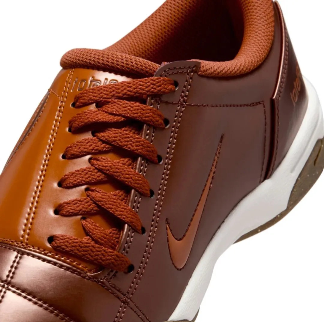 Nike Total 90 Zaalvoetbalschoenen HQ2851-200 - 44.5 - Bruin/Oranje