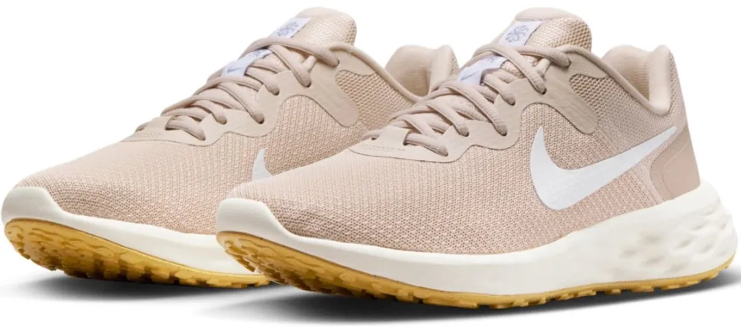 Nike Revolution Hardloopschoenen Dames 37.5 - Beige