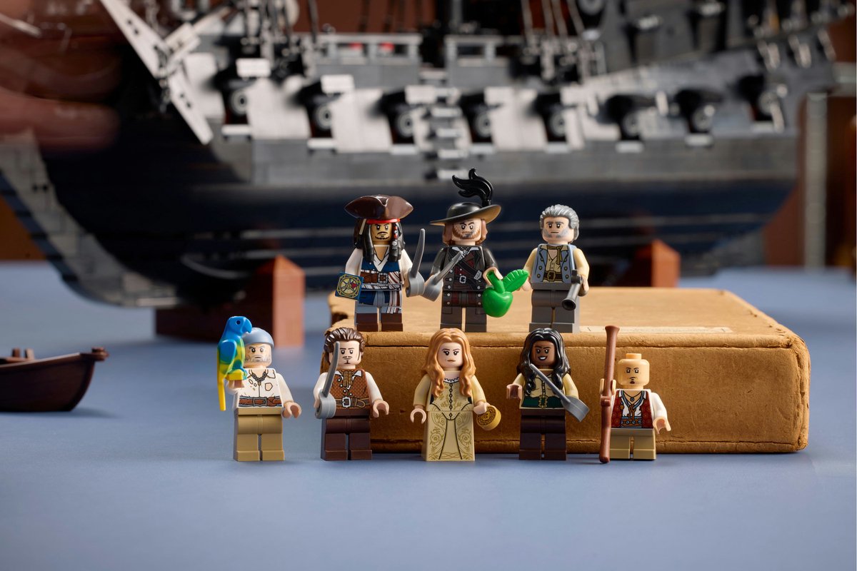 LEGO® Icons Pirates of the Caribbean - Het Piratenschip van Kapitein Jack Sparrow - 10365