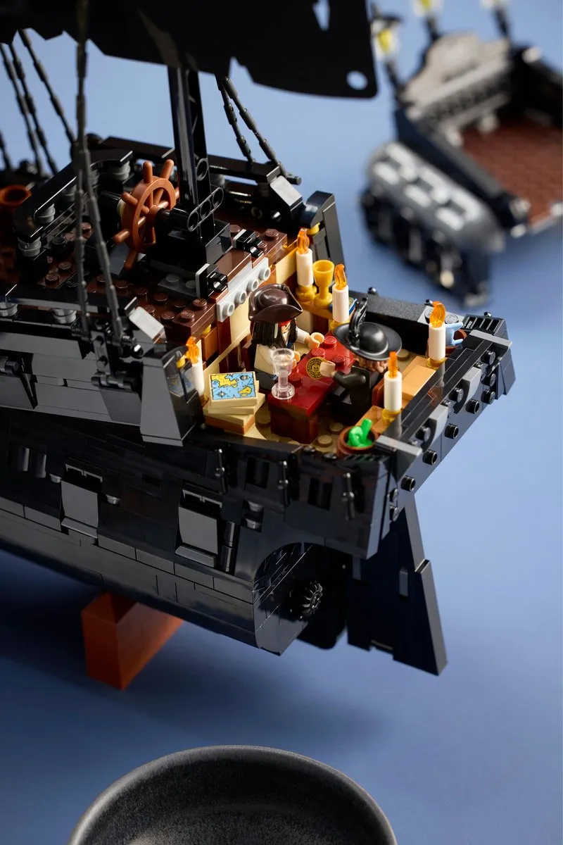 LEGO Icons Piratenschip Kapitein Jack Sparrow 10365 - 2862 Stukken