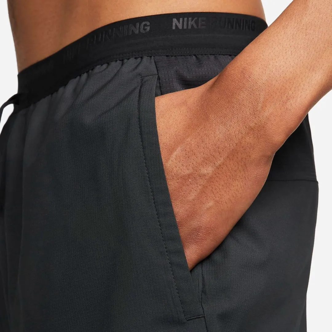 Nike Dri-FIT Stride 2-in-1 Sportbroek Short XL - Zwart