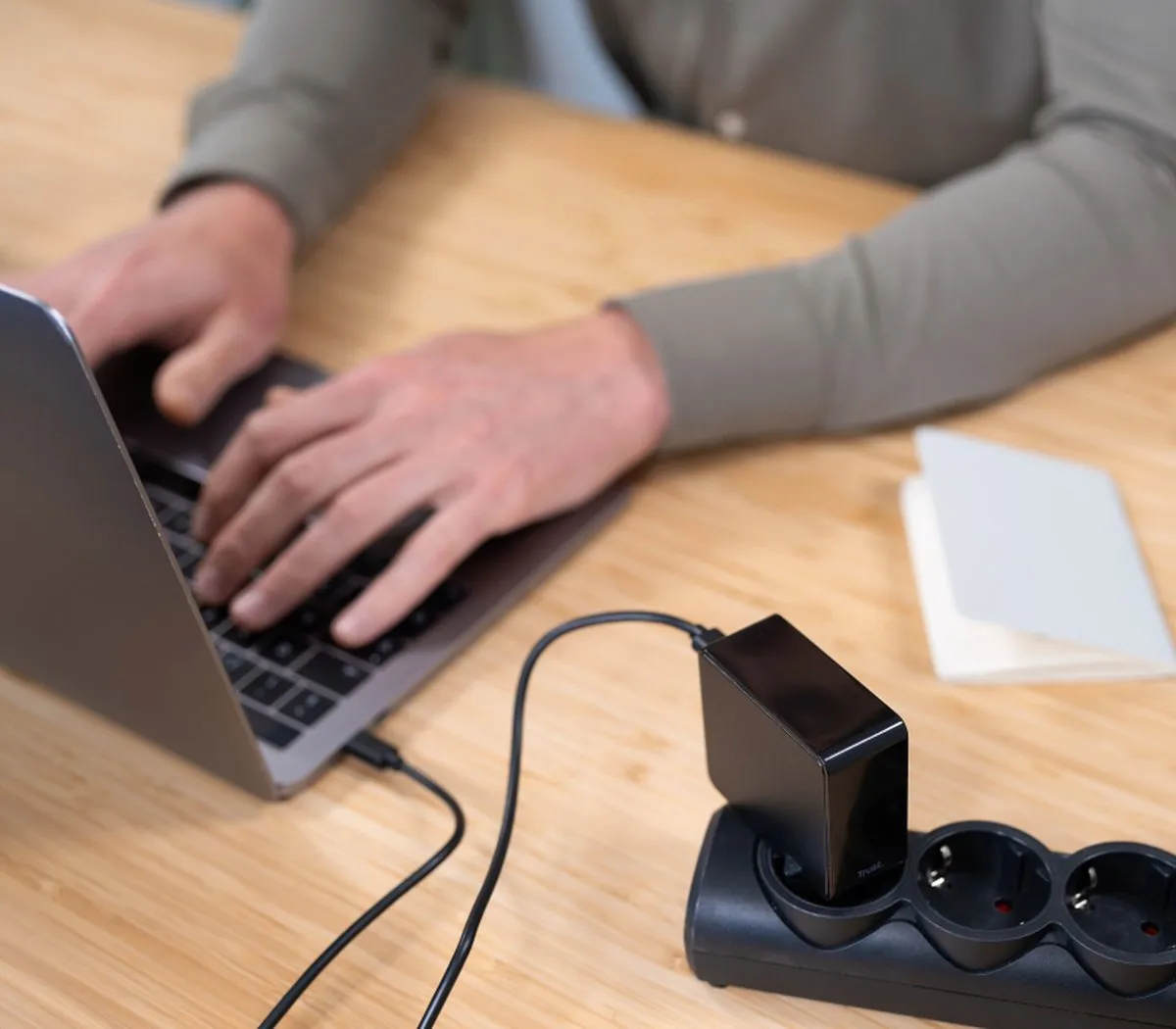 Trust Maxo Laptoplader 61W - USB-C - Zwart - afbeelding 6 van 6