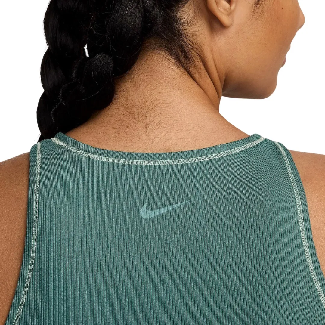 Nike One Fitted Dri-FIT Tanktop FN3077-361 - XL - Groen