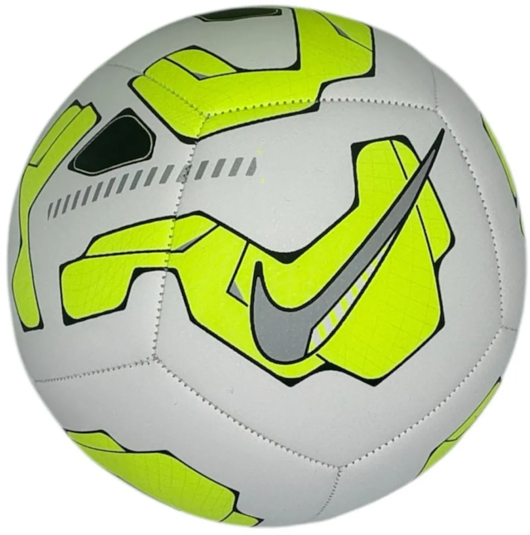 Nike Pitch Bal Maat 5