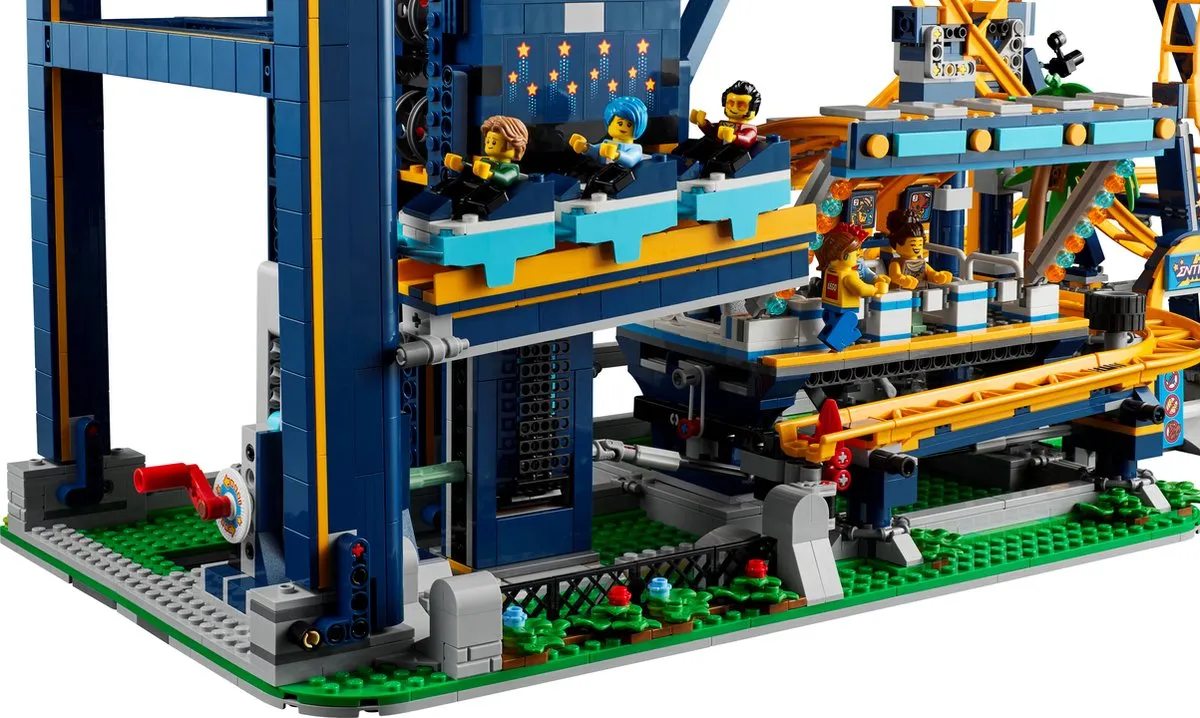 LEGO 10303 Loop Coaster - 3756 Stukken - 11 Minifiguren - Blauw/Geel - afbeelding 2 van 6