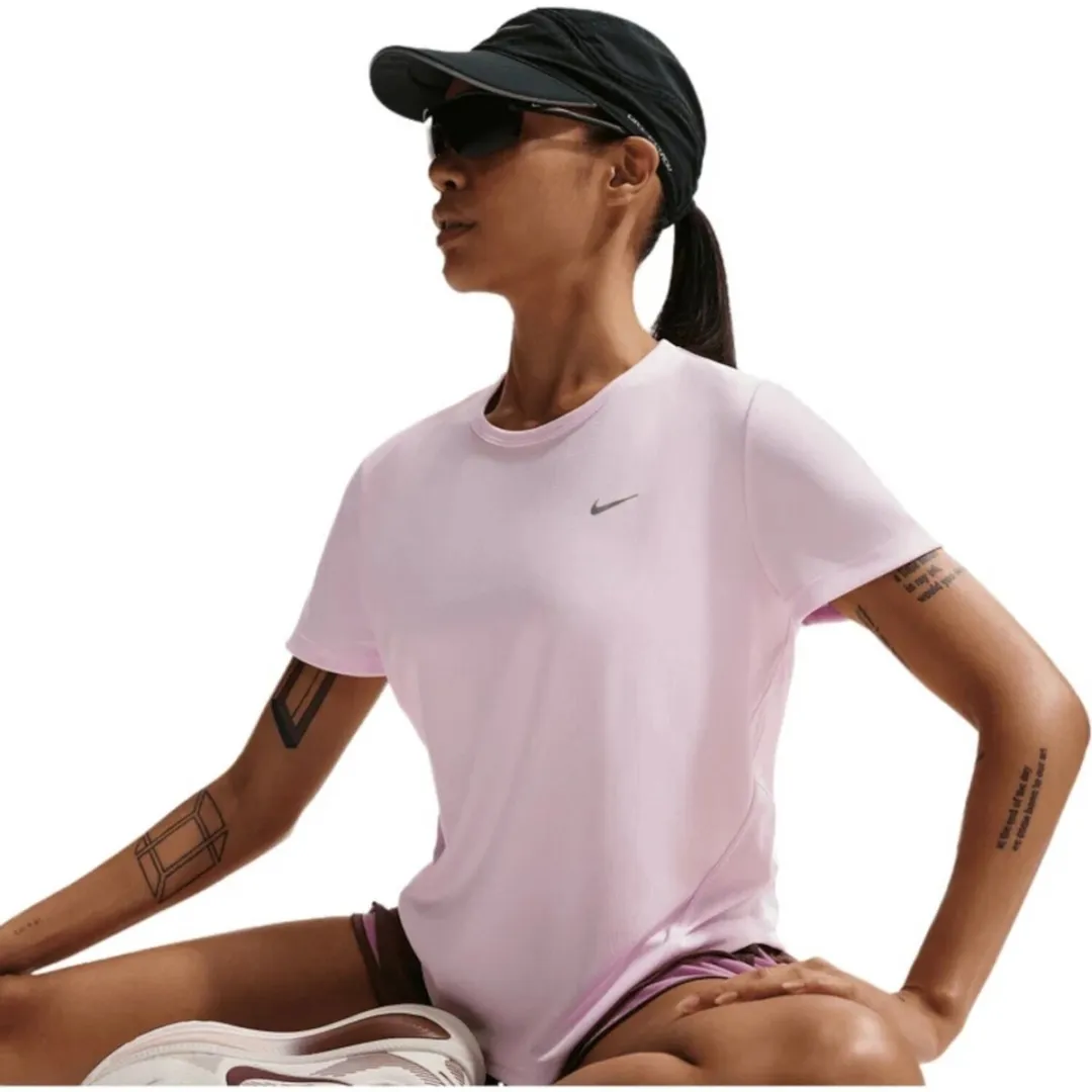 Nike Tempo Women's Dri-FIT Short-Sleeve T-shirt - S - Rood