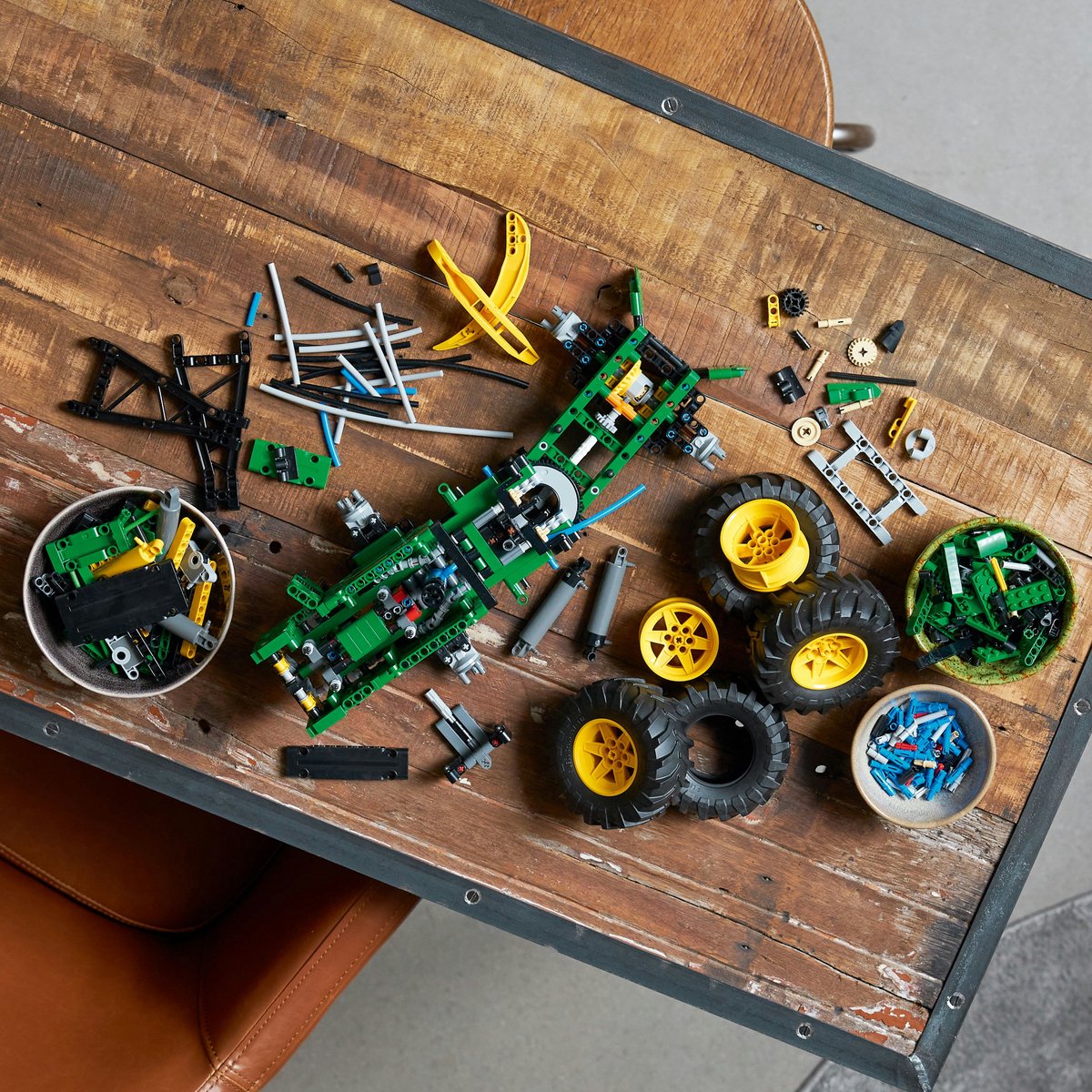 LEGO Technic John Deere 948L-II Skidder Voertuig Bouwpakket - 42157