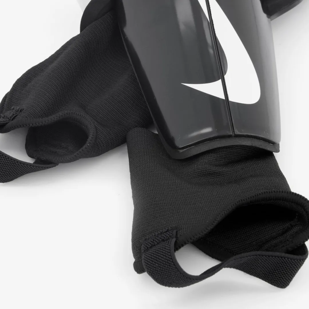 Nike Charge Shinguards - Maat XL