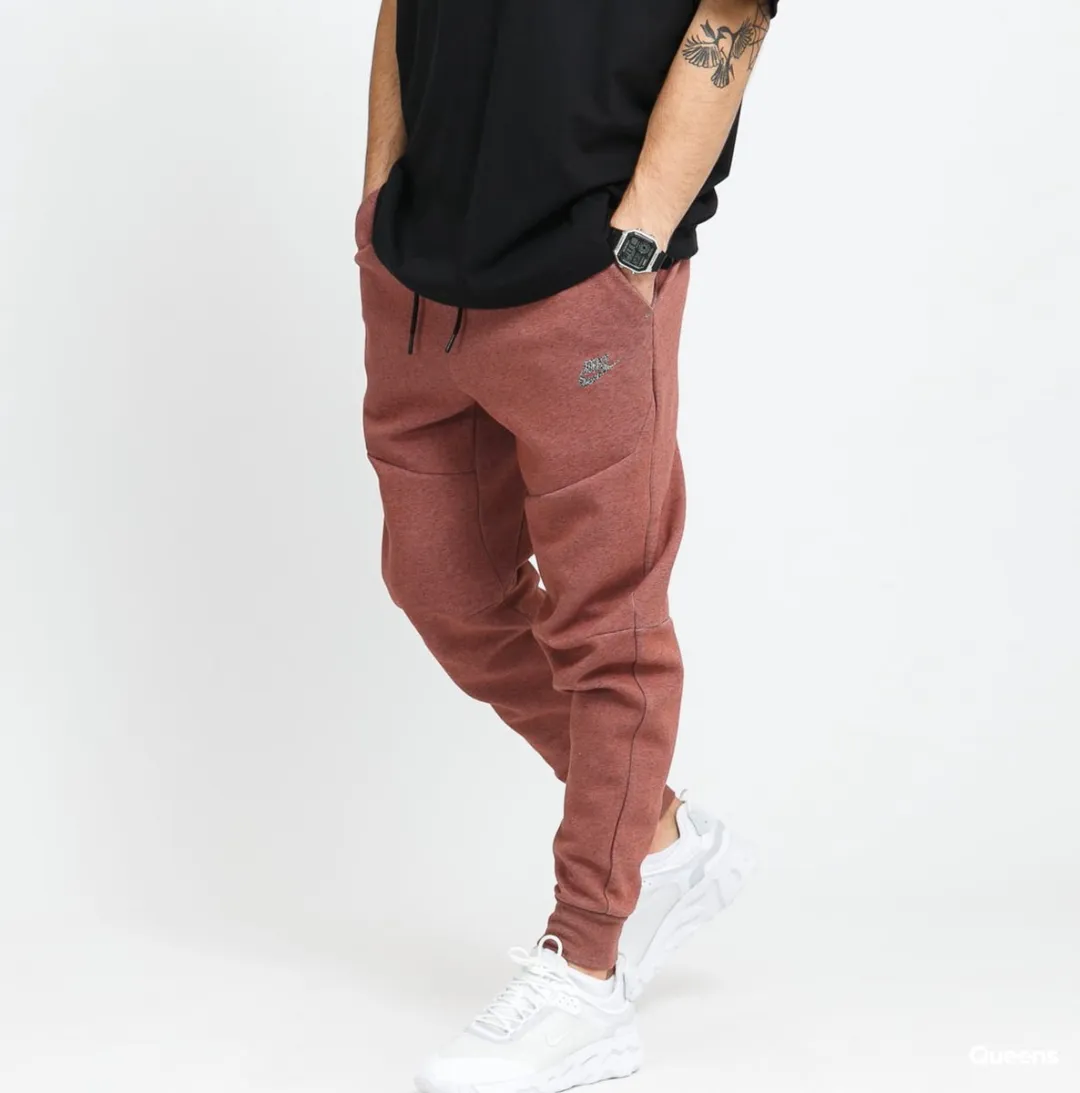 Nike Sportswear Tech Fleece Joggingbroek DD4706-670 - S - Rood
