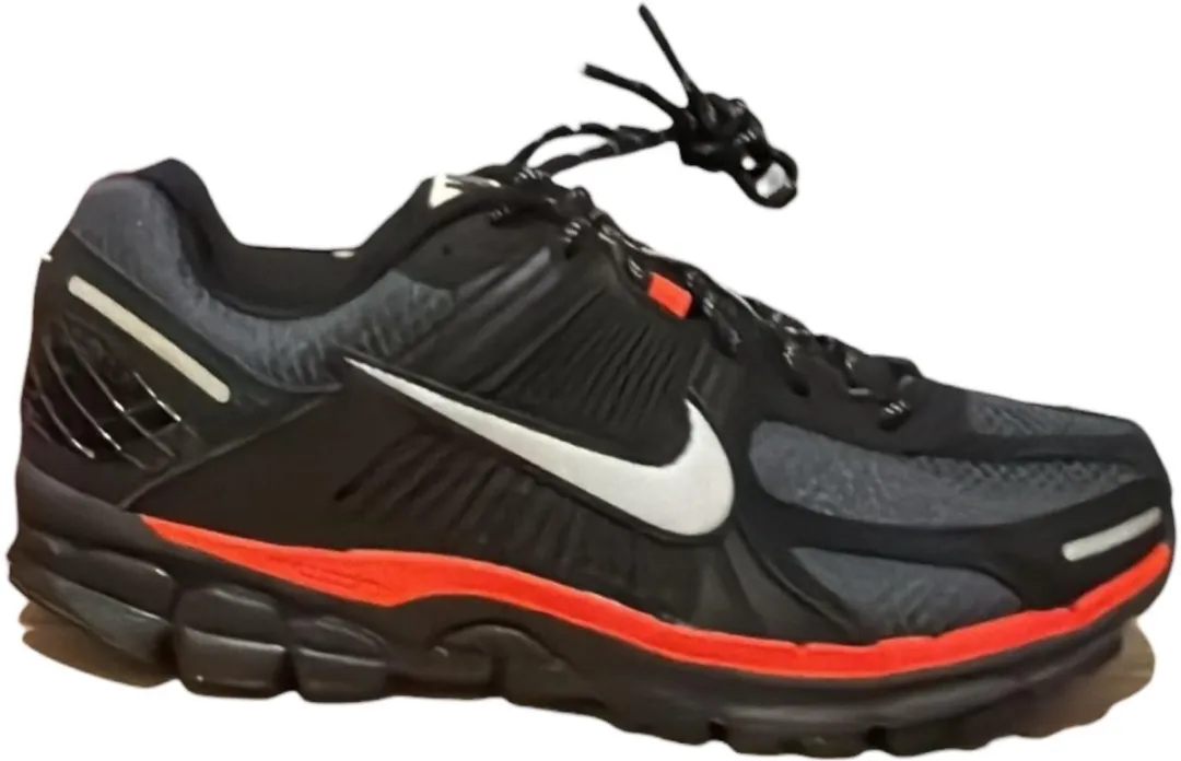 Nike Zoom Vomero 5 Sportschoenen 42 - Zwart/Rood