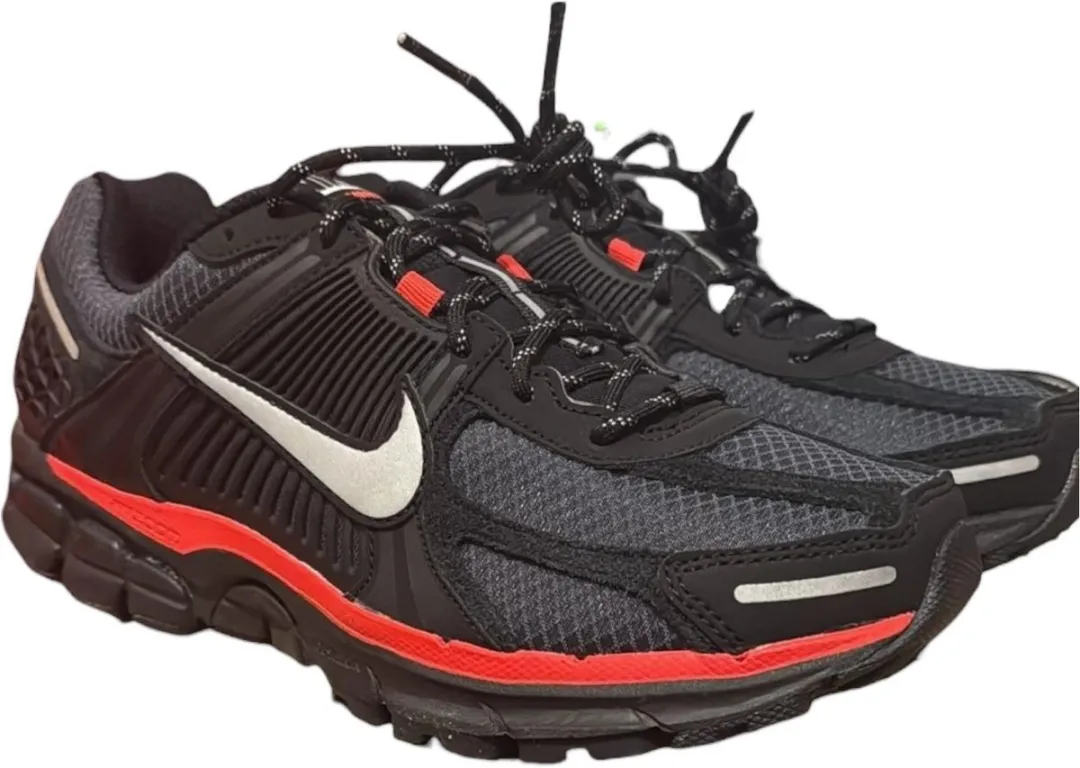 Nike Zoom Vomero 5 Sportschoenen 42 - Zwart/Rood