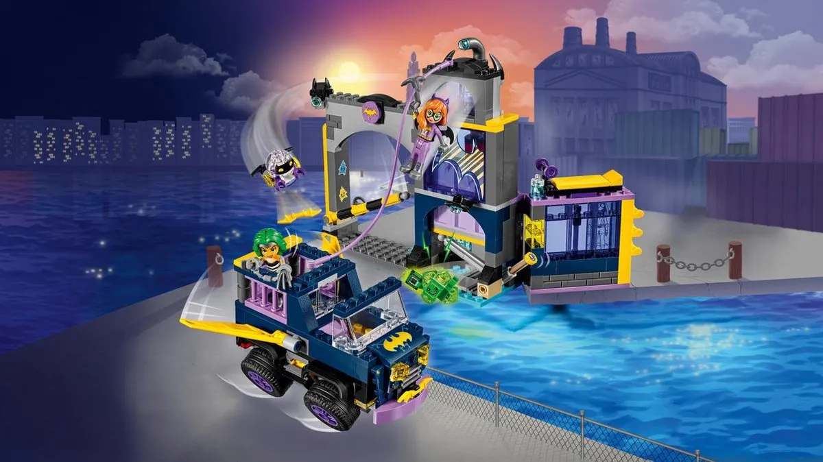 LEGO DC Super Hero Girls Batgirl Geheime Bunker 41237 - 351 Stukken