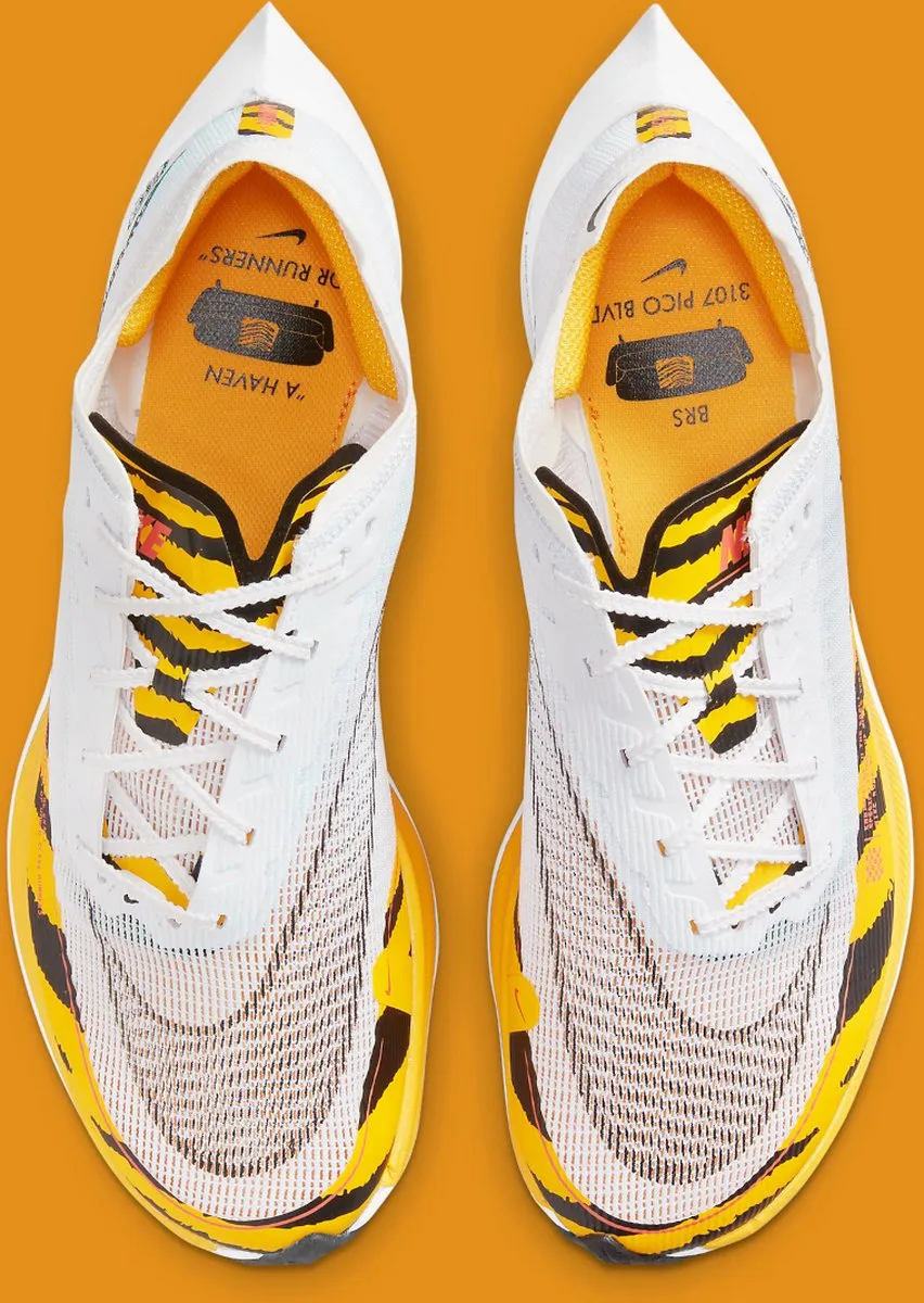Nike ZoomX Vaporfly Next% 2 Hardloopschoenen 38.5 - Wit/Bruin