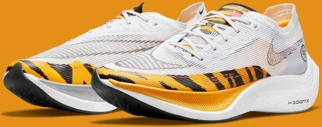 Nike ZoomX Vaporfly Next% 2 Hardloopschoenen 38.5 - Wit/Bruin