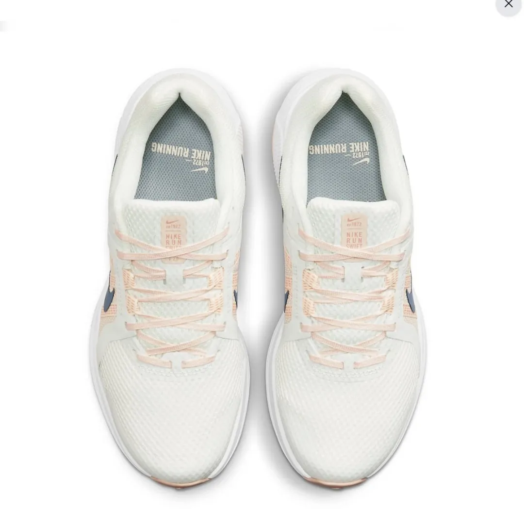 Nike Run Swift 2 CU3528-100 Sportschoenen Dames - Maat 42 - Wit/Orange/Blauw