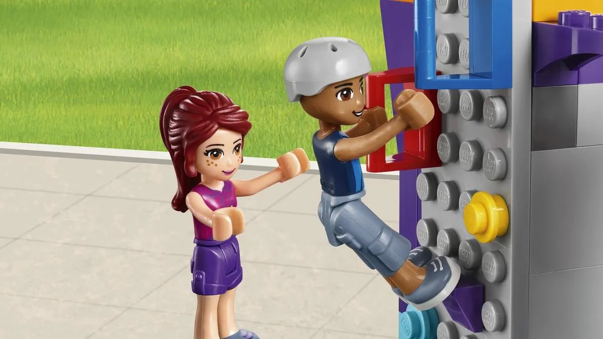 LEGO Friends Heartlake Sporthal 41312 - 328 Stukken - 2 Minifiguren - afbeelding 2 van 6