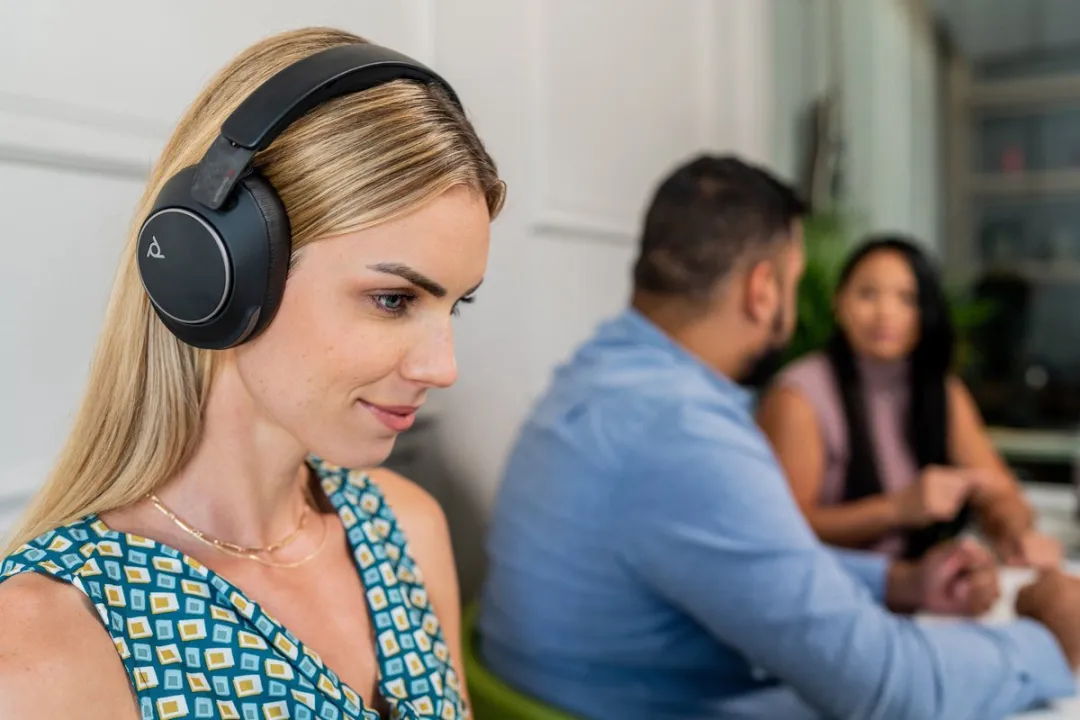 POLY Voyager Surround 80 UC Microsoft Teams Certified USB-C Headset + USB-C/A-adapter