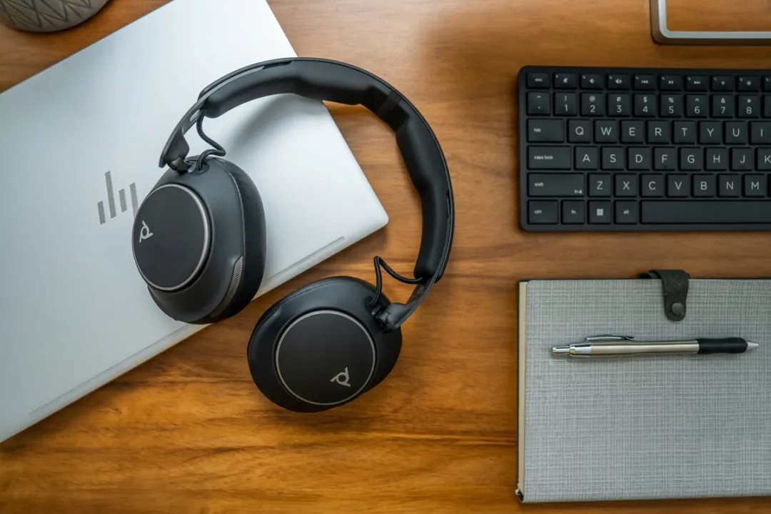 POLY Voyager Surround 80 UC Microsoft Teams Certified USB-C Headset + USB-C/A-adapter
