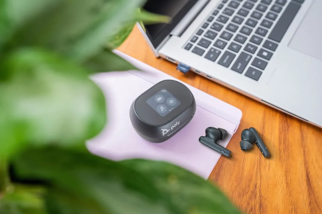 In-ear Bluetooth Headphones Poly FREE 60+ Black