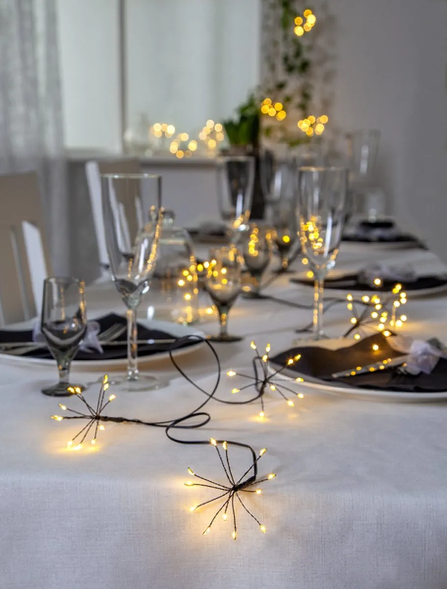 Star Trading Dew Drop Flower Lichtslinger 8 Bloemen 2m10 - Zwart