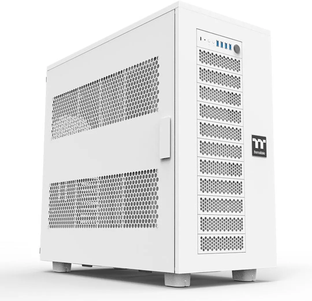 Thermaltake AX700 Tower PC