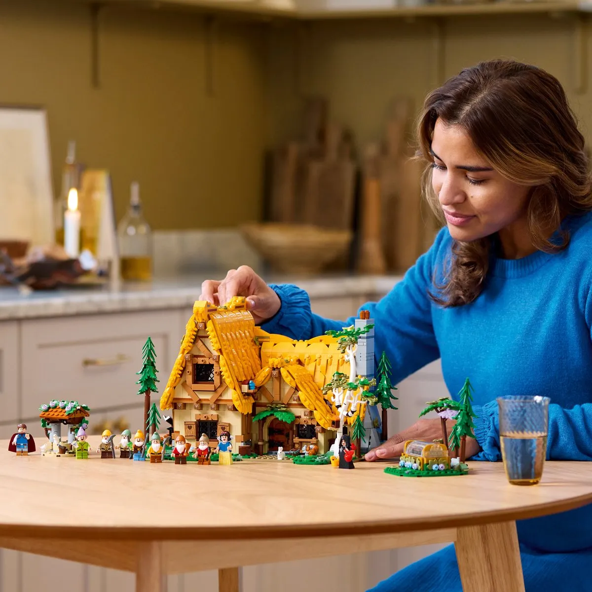 LEGO Disney Huisje van Sneeuwwitje 43242 - 2228 Stukken - afbeelding 3 van 6