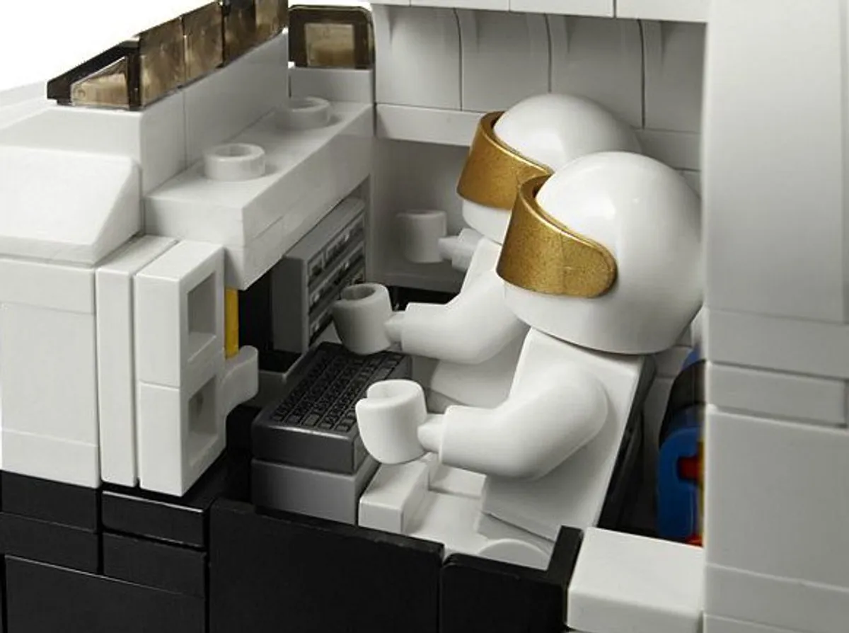 LEGO Space Shuttle Expedition 10231 - 1230 Stukken - Wit/Zwart/Bruin - afbeelding 5 van 6