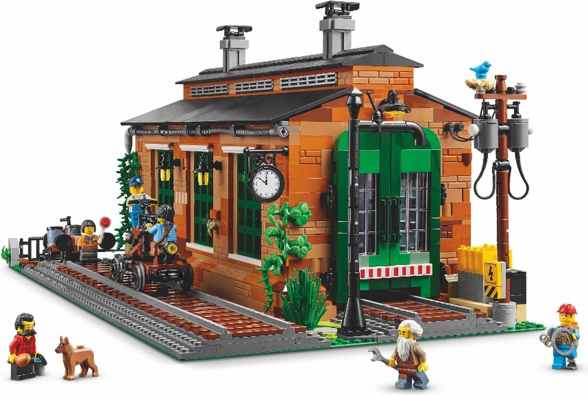 LEGO Bricklink Old Train Engine Shed 910033 - 2331 Stukken - 6 Minifiguren