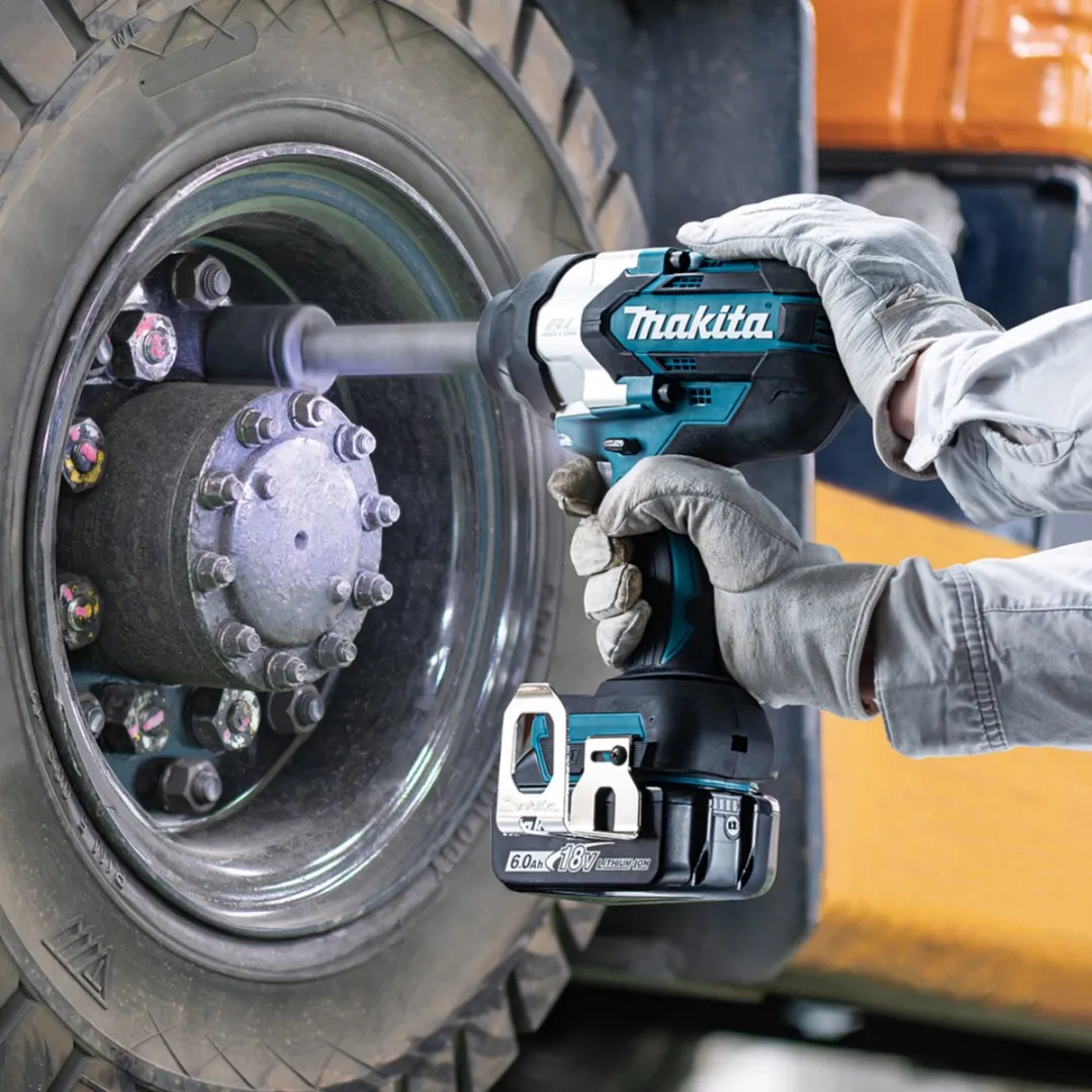 Makita DTW 1005 SM Slagmoersleutel 18V - 1360Nm - 2x 4.0Ah + Lader