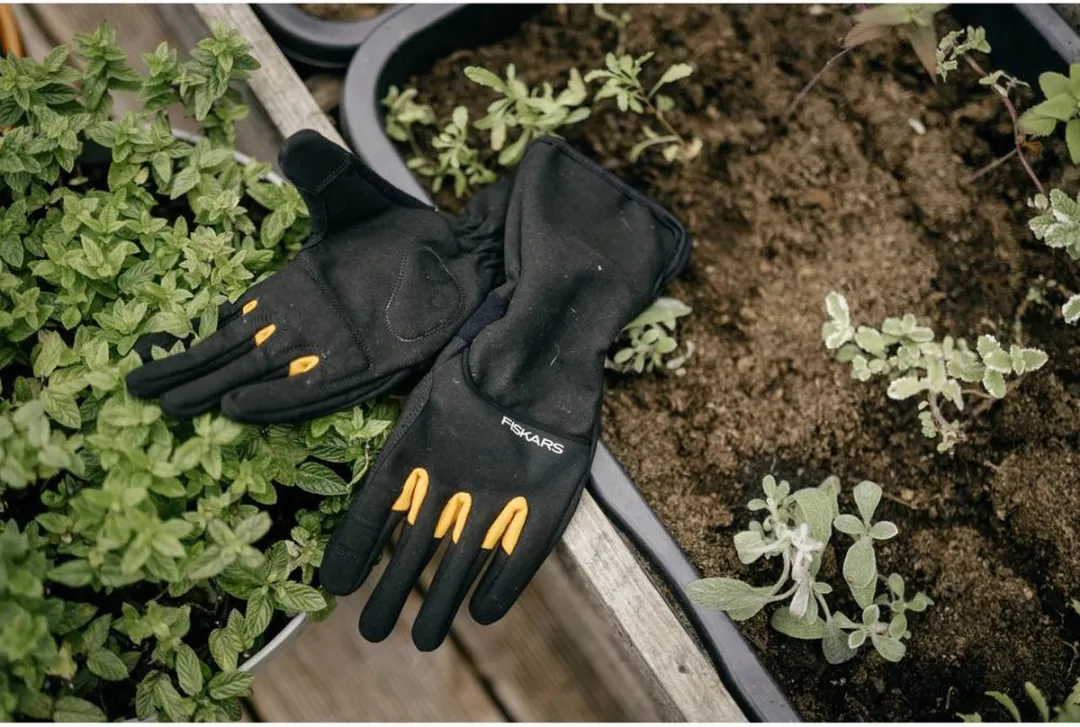 Fiskars Struikverzorgingshandschoenen Maat 8 - Zwart